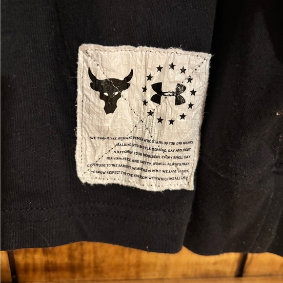 Boy’s Under Armour Youth Long Sleeve T-Shirt - Size XL - Picture 4 of 6